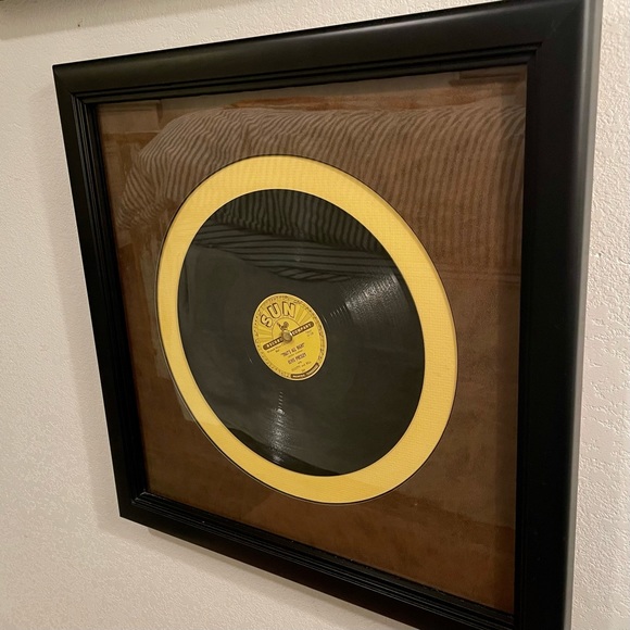 RARE! ELVIS PRESLEY 78 SUN Record Framed “That’s All Right” “Blue Moon Kentucky” - Picture 2 of 6